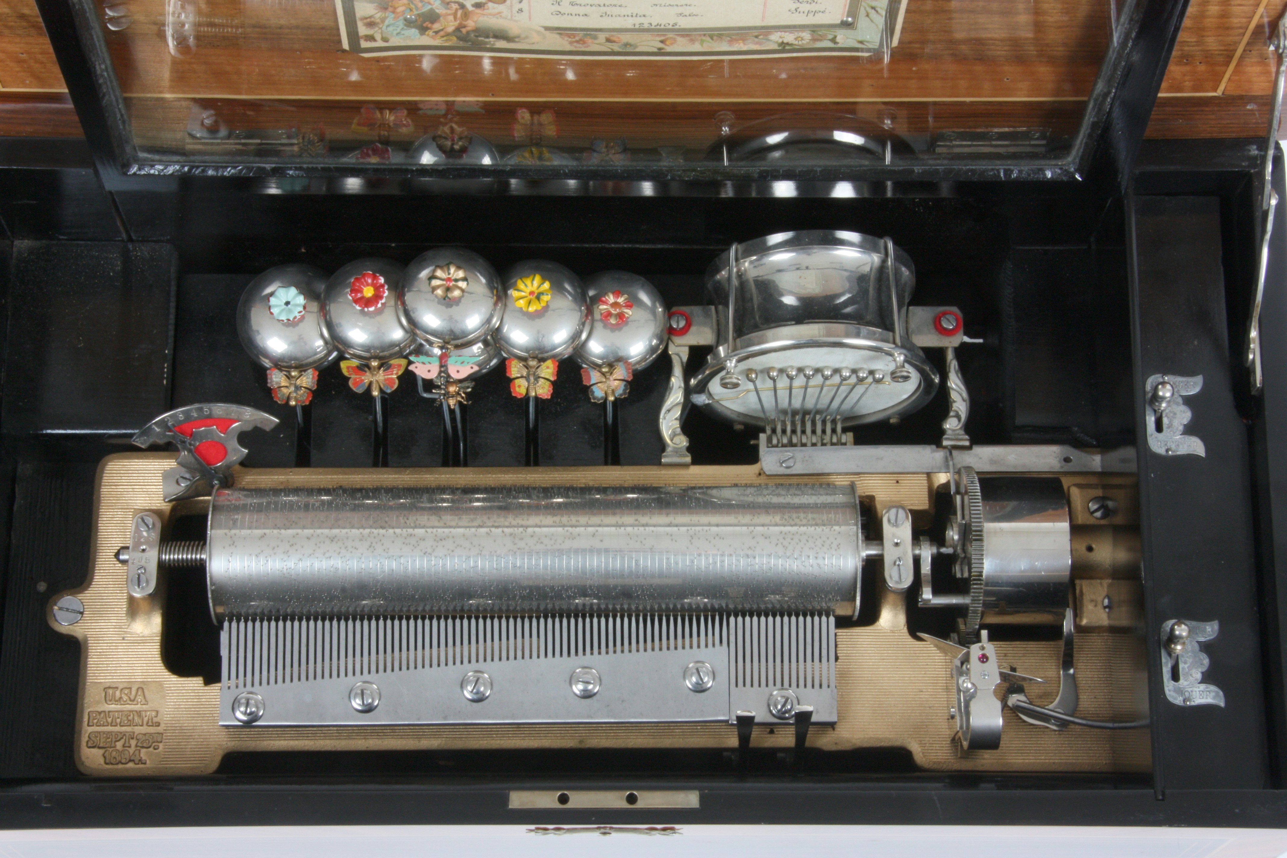 Detail, Musikdose Tambour Timbres Vue, 8 Melodien, Ste-Croix um 1895