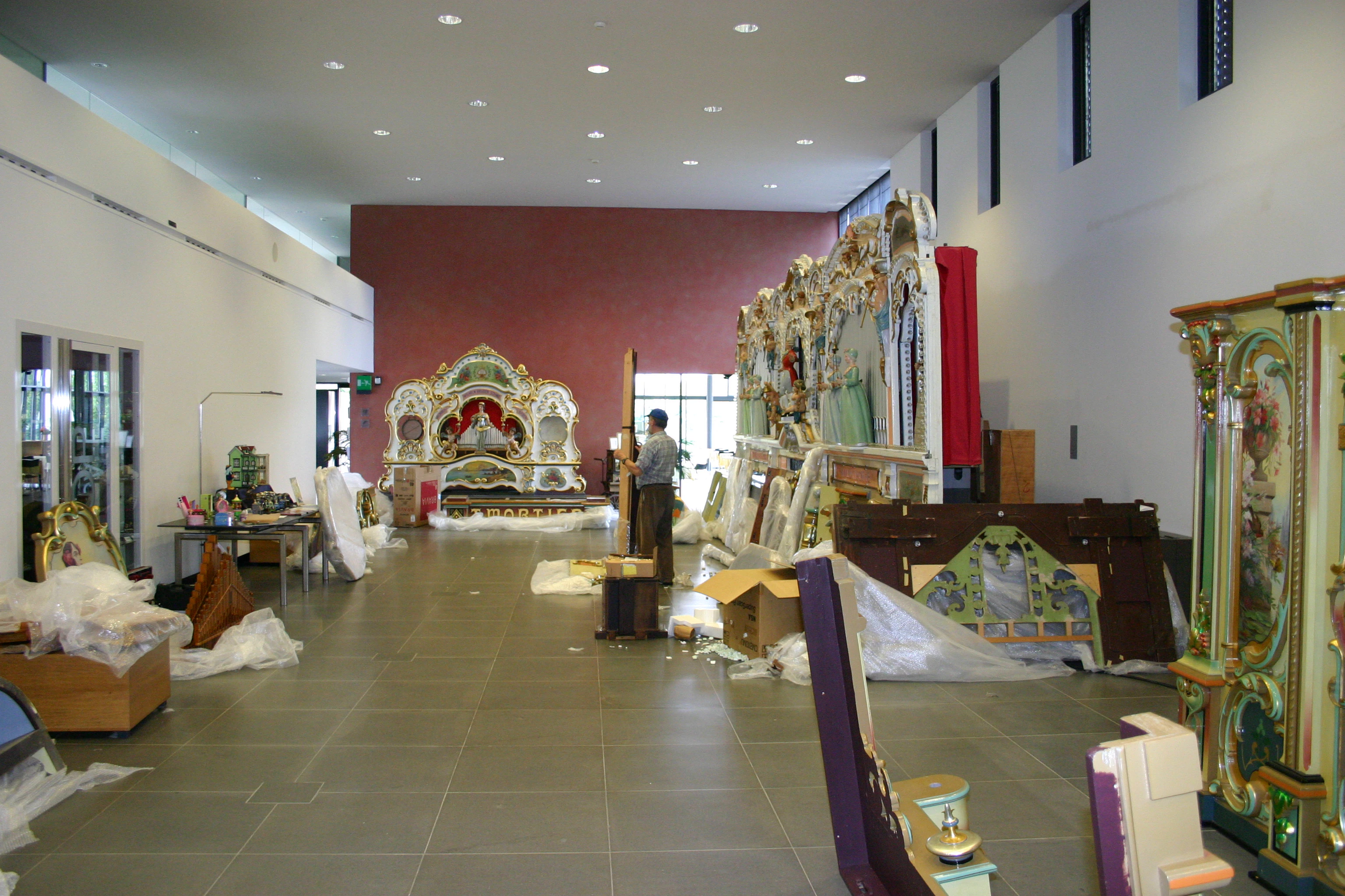 Arrival and building of the Mortier organ
