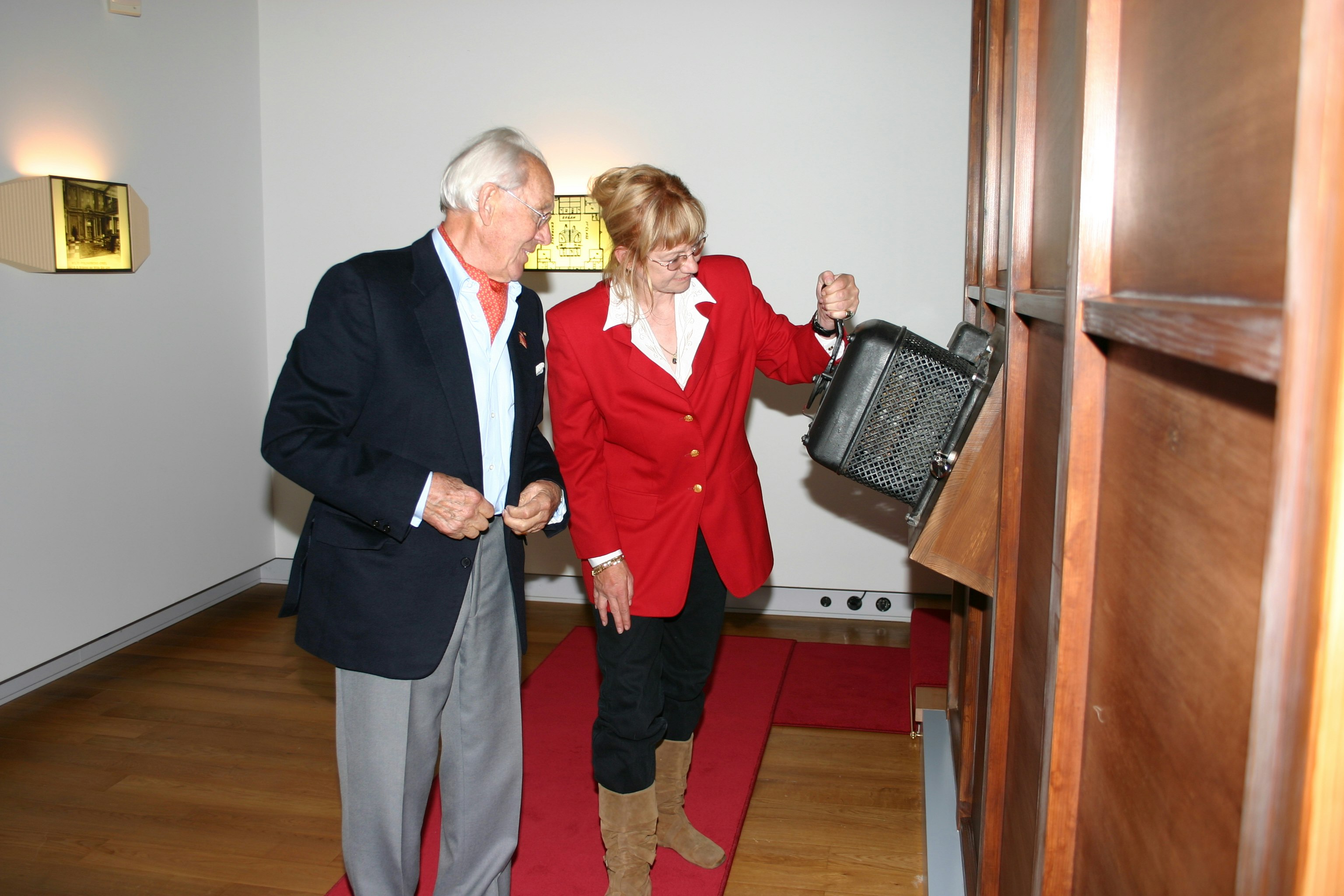 Heinrich Weiss and his daughter Susanne Weiss starting the organ on 28 September 2007