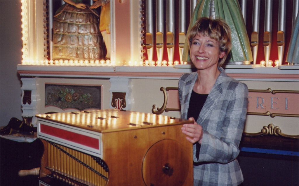 Ruth Gisin at the barrel organ