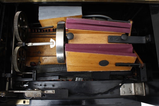 Welte-Mignon 'push-up' Vorsetzer player: interior detail