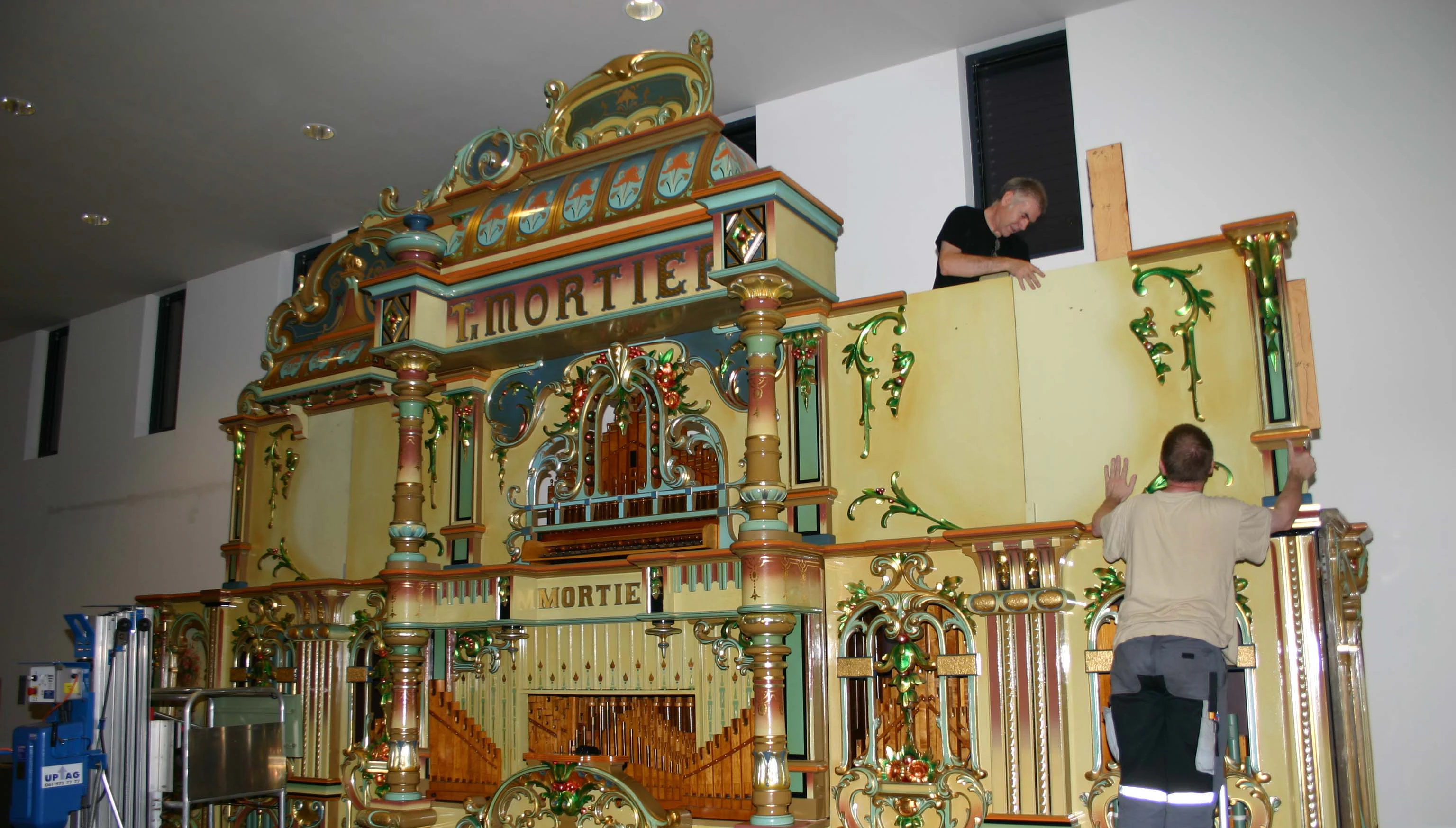 Building of the Mortier organ