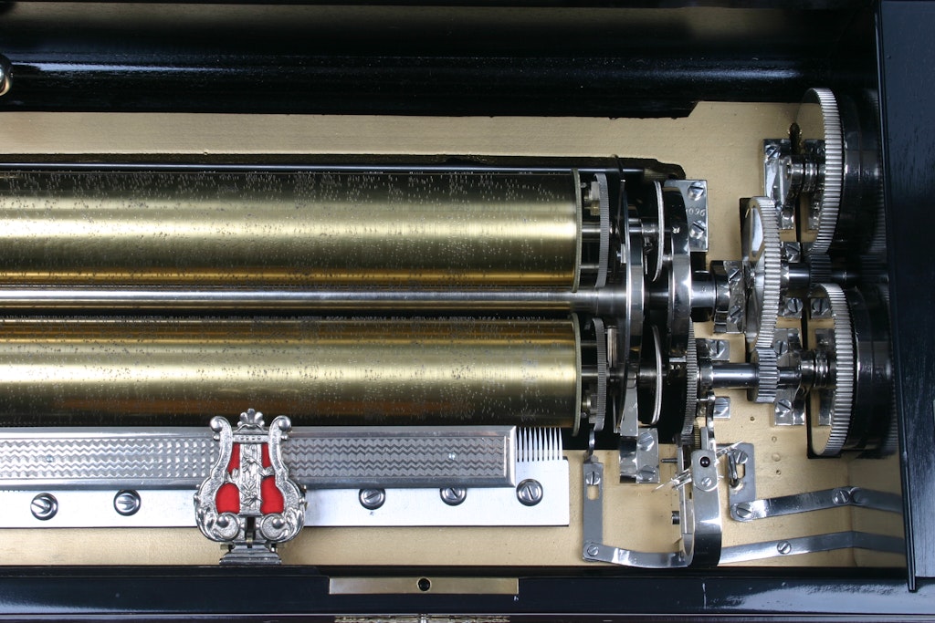 Détail, Boîte à musique Revolver, 3 cylindres à 6 mélodies, Karrer, Teufenthal vers 1900