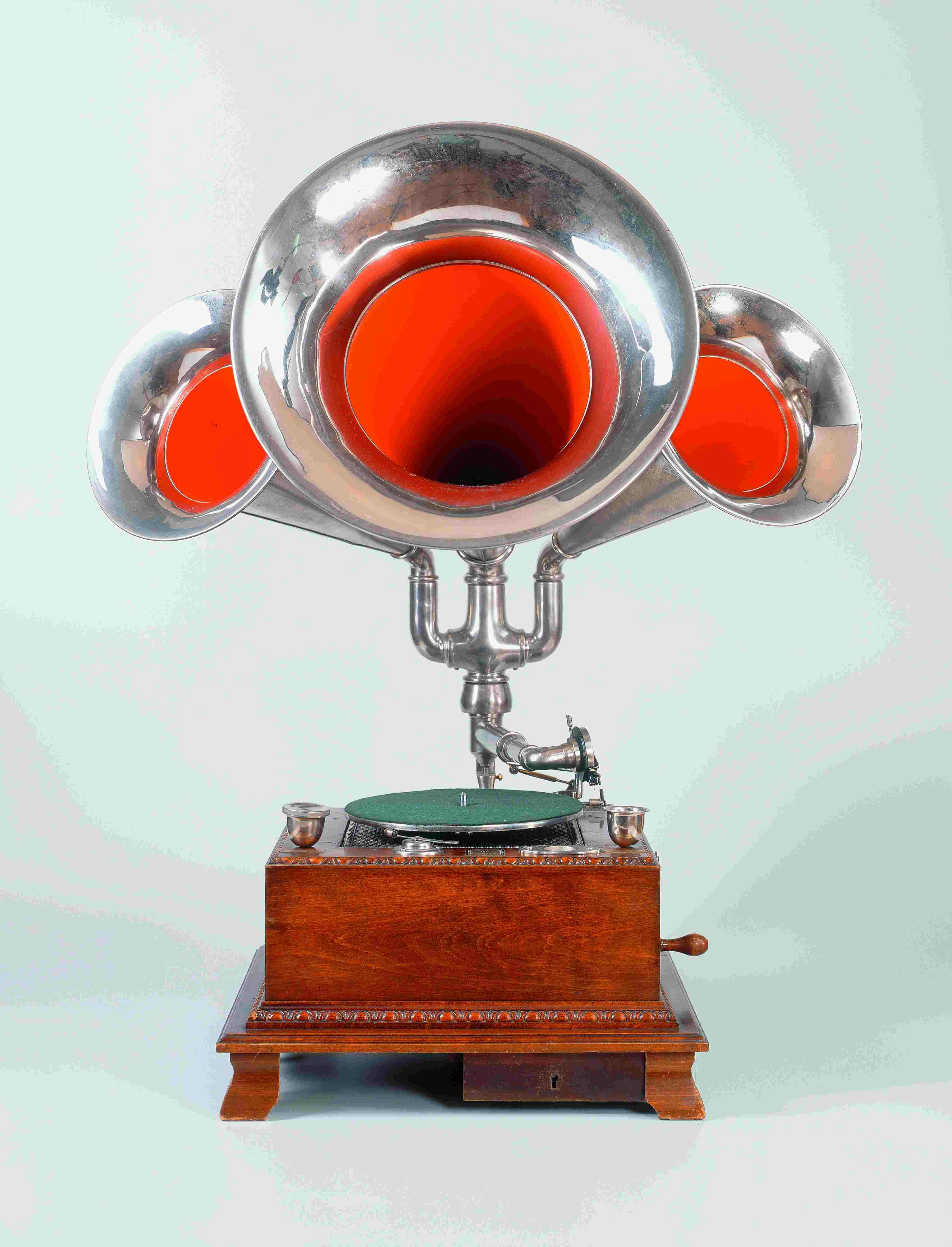 Gramophone à monnayeur à 3 pavillons