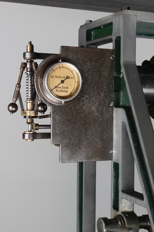 Appareil d’enregistrement, tachymètre pour l’entraînement du papier et régulateur centrifuge