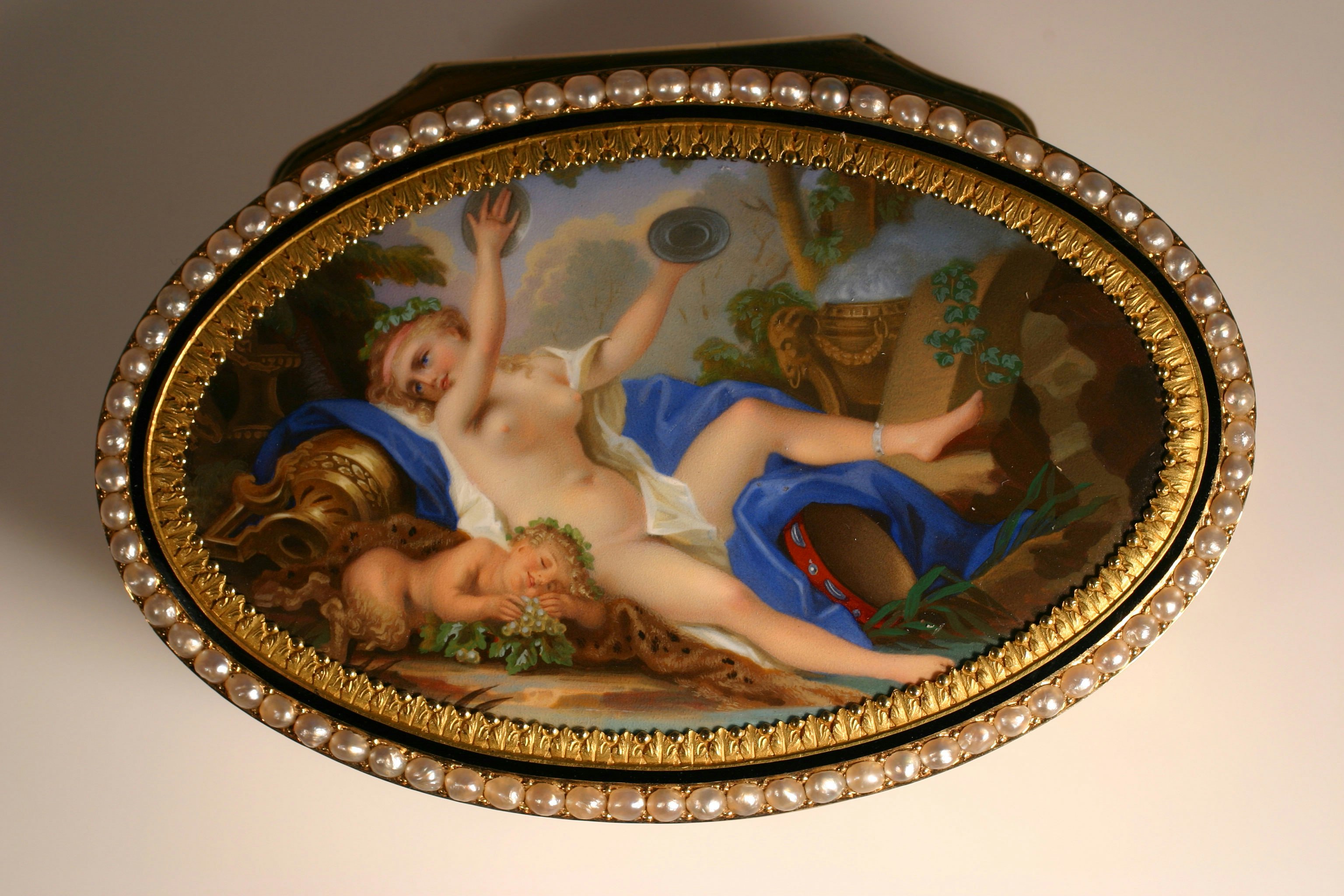 Schmuckdose mit Figurenautomat und Glockenspiel