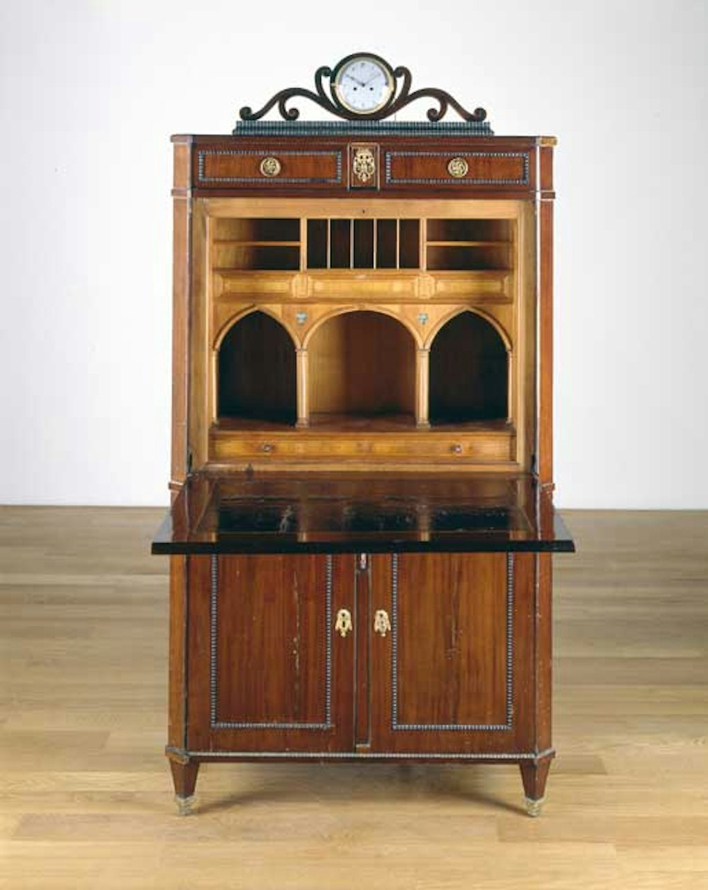 Secrétaire avec orgue mécanique et horloge